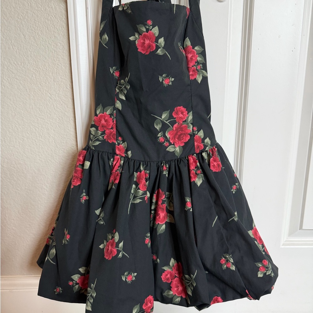 Hollistersize XXS  Black Mini Dress with red roses with built in shorts